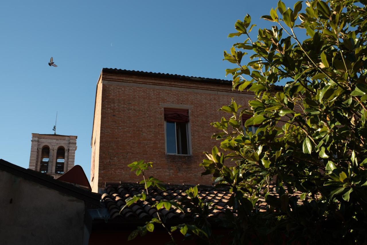 Corte Degli Estensi, Romantica Mansardina Ferrara Eksteriør bilde